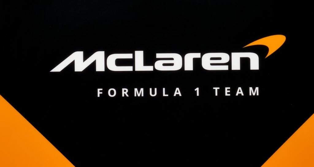 McLaren est champion d'été avant pourquoi pas de soulever les deux titres de champion en jeu de la F1.