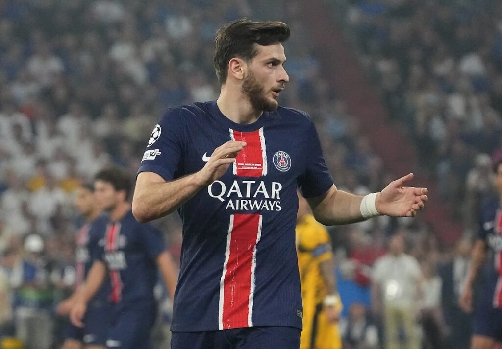 PSG : Khvicha Kvarastskhelia de retour contre l’OM