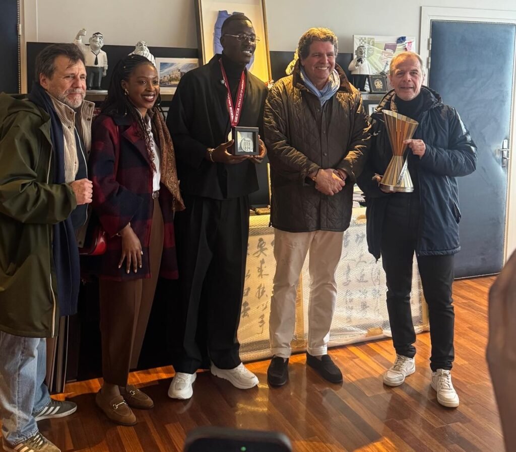 Pape Gueye reçoit la médaille de la ville du Blanc-Mesnil